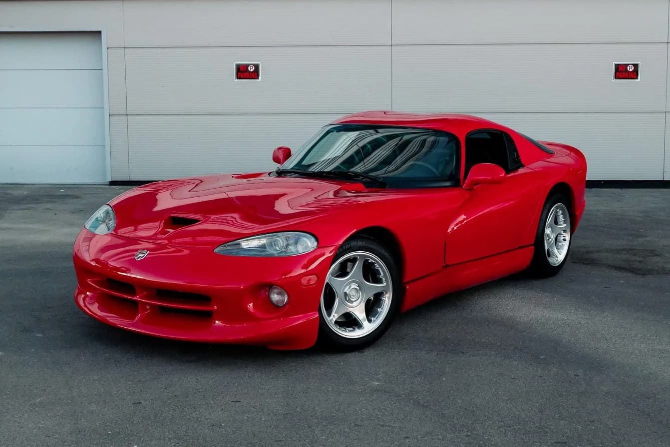 20k-Mile 1997 Dodge Viper GTS