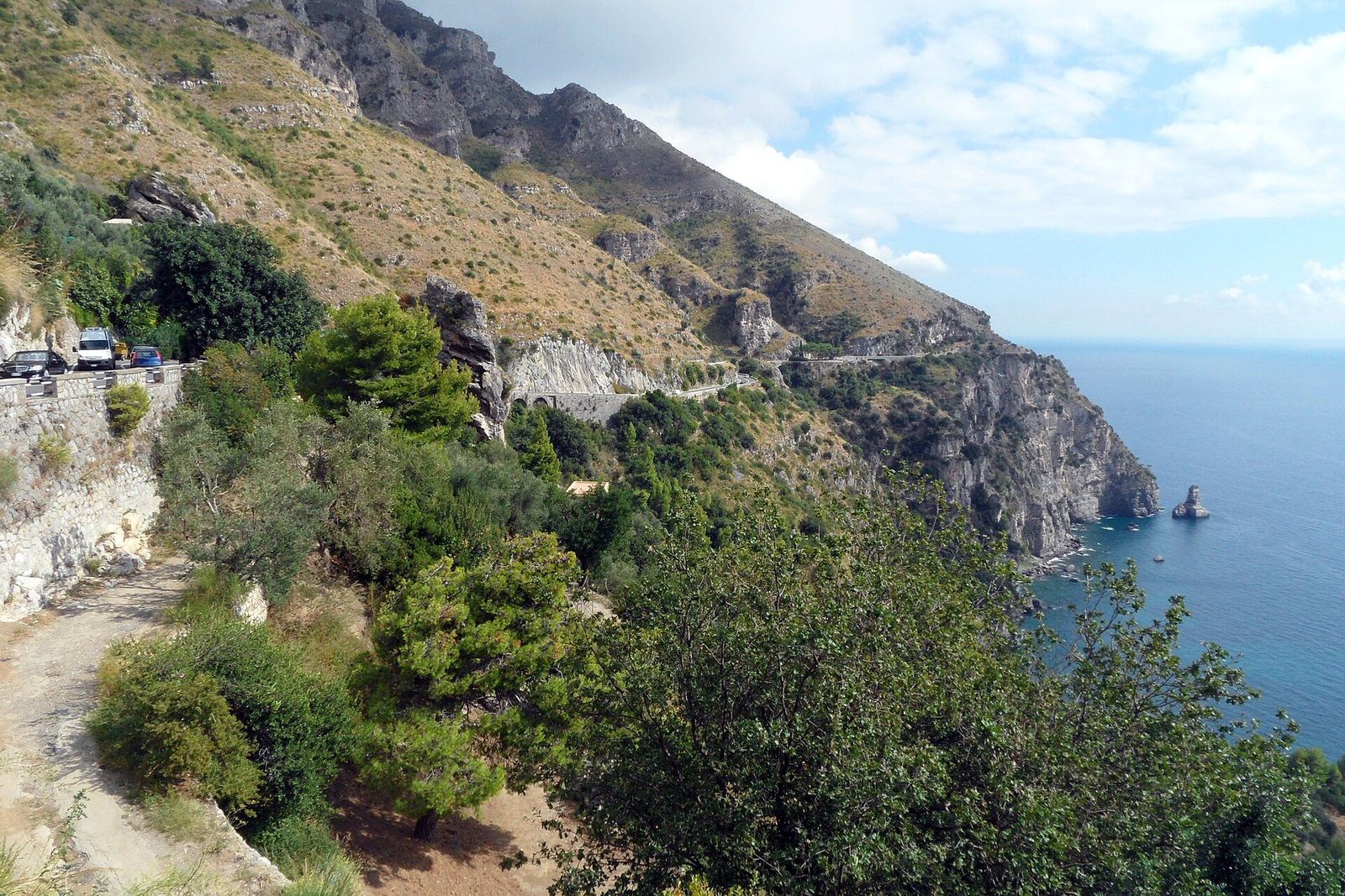 The Amalfitana — the SS163 pinned to the cliffs